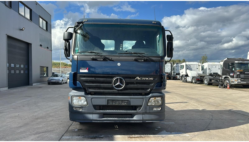 Mercedes-Benz actros 2541 (DEVANT LAMES / EPS / FRONT STEEL / V6 / MP2 / 6X2) - Camion ampliroll: photos 2 Mercedes-Benz actros 2541 (DEVANT LAMES / EPS / FRONT STEEL / V6 / MP2 / 6X2) - Camion ampliroll: photos 2