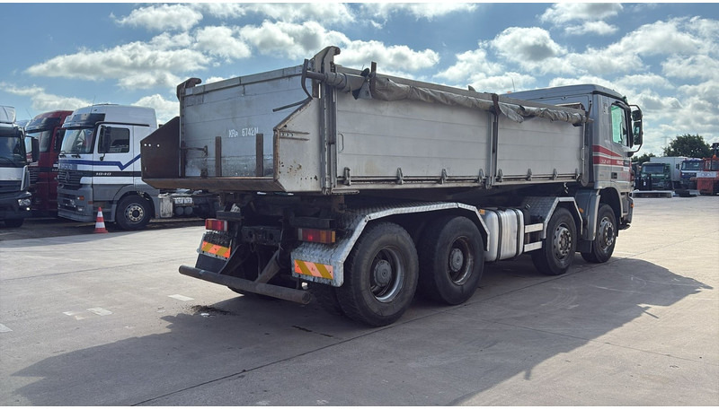 Mercedes-Benz actros 3241 (8X4 / LAMES / GRAND PONT / GRAND BENNE / TRES BONNE ETAT) - Camion benne: photos 5 Mercedes-Benz actros 3241 (8X4 / LAMES / GRAND PONT / GRAND BENNE / TRES BONNE ETAT) - Camion benne: photos 5