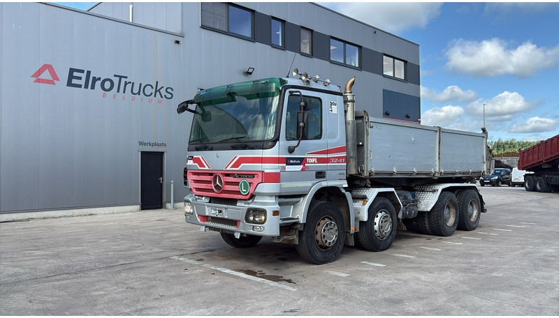Mercedes-Benz actros 3241 (8X4 / LAMES / GRAND PONT / GRAND BENNE / TRES BONNE ETAT) - Camion benne: photos 1 Mercedes-Benz actros 3241 (8X4 / LAMES / GRAND PONT / GRAND BENNE / TRES BONNE ETAT) - Camion benne: photos 1