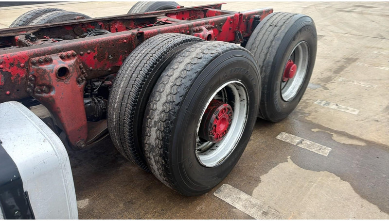 Châssis cabine Scania 124 - 400 (MANUAL PUMP / 6X2 / BIG AXLE / GRAND PONT / POMPE MANUELLE): photos 9 Châssis cabine Scania 124 - 400 (MANUAL PUMP / 6X2 / BIG AXLE / GRAND PONT / POMPE MANUELLE): photos 9