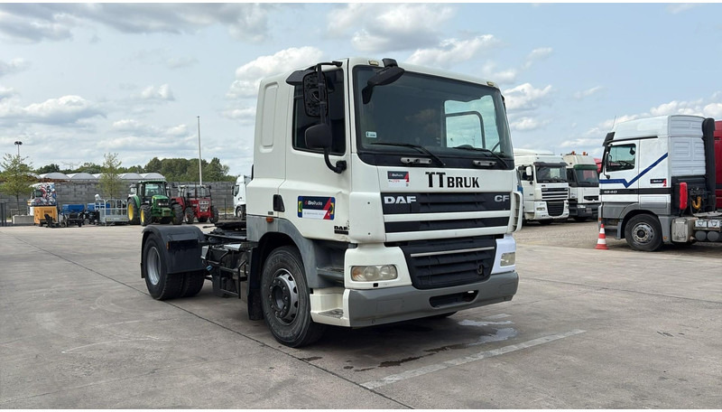DAF 85 CF 410 (LOW CABIN / PETIT CABINE / TRES PROPRE / CLEAN CONDITION) - Tracteur routier: photos 3 DAF 85 CF 410 (LOW CABIN / PETIT CABINE / TRES PROPRE / CLEAN CONDITION) - Tracteur routier: photos 3