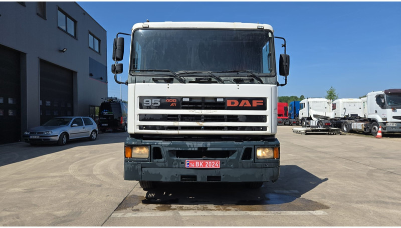DAF 95 ATI 400 (EURO 2 / MANUAL PUMP / MANUAL GEARBOX / POMPE MANUELLE) - Tracteur routier: photos 3 DAF 95 ATI 400 (EURO 2 / MANUAL PUMP / MANUAL GEARBOX / POMPE MANUELLE) - Tracteur routier: photos 3