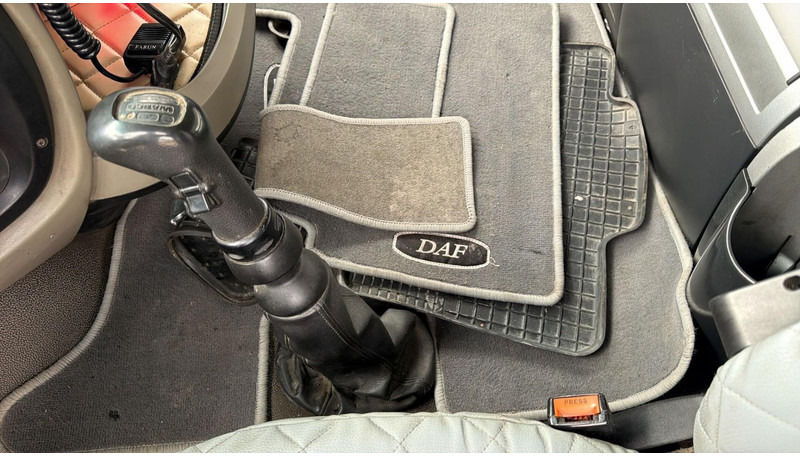 Tracteur routier DAF XF 105.410 (BOITE MANUELLE / MANUAL GEARBOX): photos 16 Tracteur routier DAF XF 105.410 (BOITE MANUELLE / MANUAL GEARBOX): photos 16