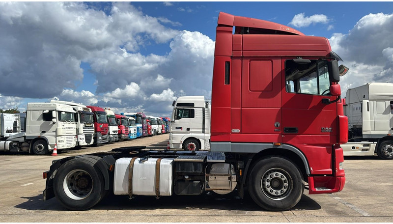 DAF XF 105.410 (BOITE MANUELLE / MANUAL GEARBOX) - Tracteur routier: photos 4 DAF XF 105.410 (BOITE MANUELLE / MANUAL GEARBOX) - Tracteur routier: photos 4