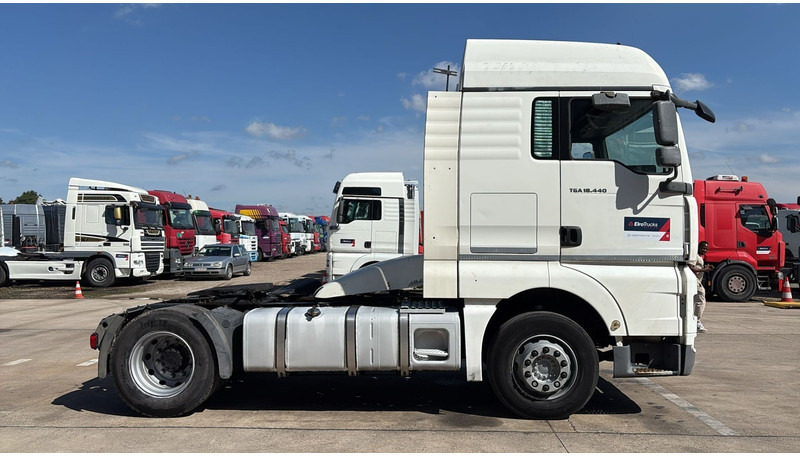 MAN TGA 18.440 (BOITE MANUELLE / MANUAL GEARBOX) - Tracteur routier: photos 3 MAN TGA 18.440 (BOITE MANUELLE / MANUAL GEARBOX) - Tracteur routier: photos 3