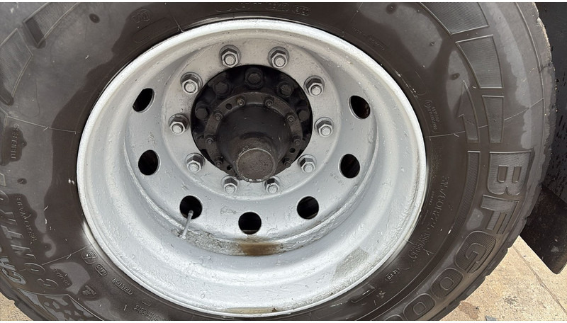 Tracteur routier Scania 124-420 (6X2 / 8 TYRES / ORIGINAL TRACTOR UNIT / FRONT STEEL): photos 15