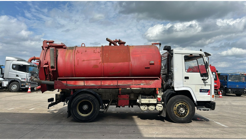 Volvo FL 10 - 280 (12.000L / POMPE MANUELLE / MANUAL PUMP / BOITE MANUELLE / MANUAL GEARBOX) - Camion hydrocureur: photos 4 Volvo FL 10 - 280 (12.000L / POMPE MANUELLE / MANUAL PUMP / BOITE MANUELLE / MANUAL GEARBOX) - Camion hydrocureur: photos 4
