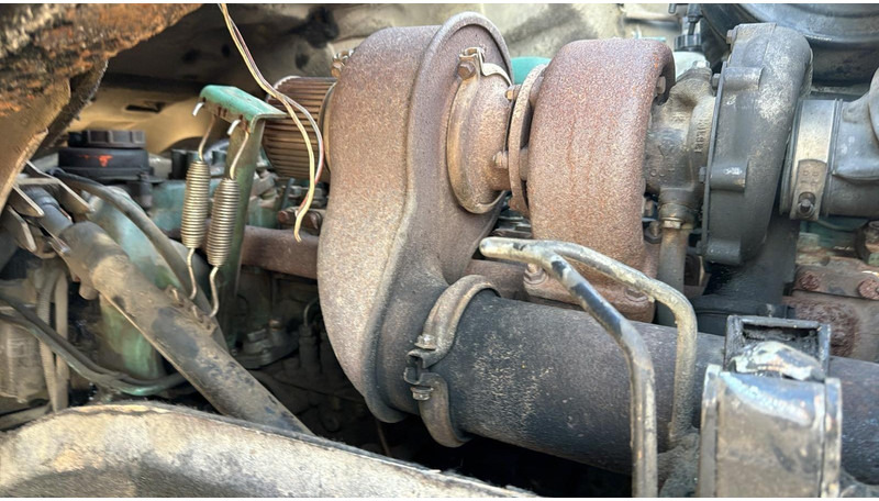 Camion plateau, Camion grue Volvo FL 10 - 320 (MANUAL PUMP / STEEL SUSP. / CRANE / LAMES / POMPE MANUELLE): photos 20 Camion plateau, Camion grue Volvo FL 10 - 320 (MANUAL PUMP / STEEL SUSP. / CRANE / LAMES / POMPE MANUELLE): photos 20