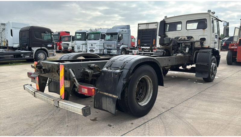 Volvo FL 220 (FULL STEEL SUSP. / 10 BOLTS / 18 TONS / VERY CLEAN CHASSIS !!! / CHASSIS 5.50M LENGHT) - Châssis cabine: photos 4 Volvo FL 220 (FULL STEEL SUSP. / 10 BOLTS / 18 TONS / VERY CLEAN CHASSIS !!! / CHASSIS 5.50M LENGHT) - Châssis cabine: photos 4