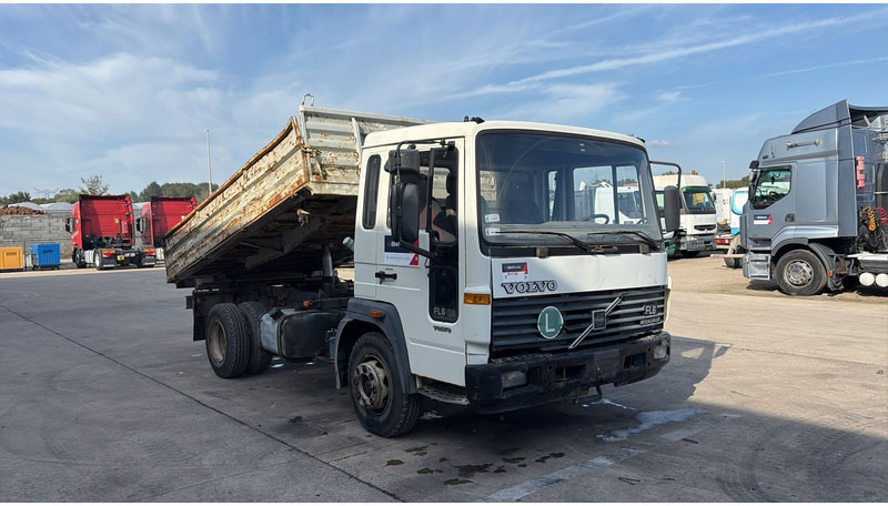 Volvo FL 6 - 8 (MANUAL PUMP / POMPE MANUELLE) - Camion benne: photos 2 Volvo FL 6 - 8 (MANUAL PUMP / POMPE MANUELLE) - Camion benne: photos 2