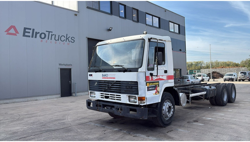 Volvo FL 7 (6X4 / LAMES / POMPE MANUELLE / MANUAL PUMP / STEEL SUSP.) - Châssis cabine: photos 1 Volvo FL 7 (6X4 / LAMES / POMPE MANUELLE / MANUAL PUMP / STEEL SUSP.) - Châssis cabine: photos 1