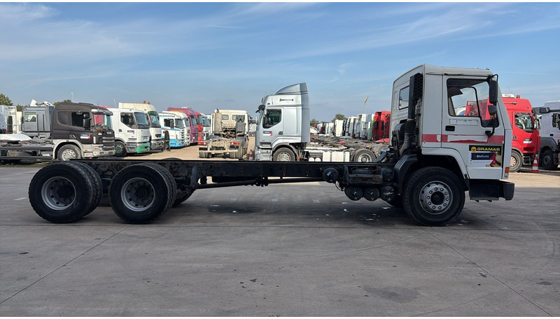 Volvo FL 7 (6X4 / LAMES / POMPE MANUELLE / MANUAL PUMP / STEEL SUSP.) - Châssis cabine: photos 4 Volvo FL 7 (6X4 / LAMES / POMPE MANUELLE / MANUAL PUMP / STEEL SUSP.) - Châssis cabine: photos 4