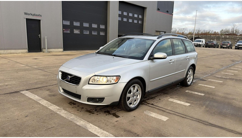 Volvo V50 (BELGIAN CAR / AIRCO / AUTOMATIC GEARBOX / EURO 5) - Voiture: photos 1 Volvo V50 (BELGIAN CAR / AIRCO / AUTOMATIC GEARBOX / EURO 5) - Voiture: photos 1