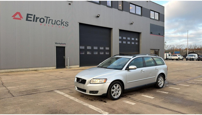Volvo V50 (BELGIAN CAR / AIRCO / AUTOMATIC GEARBOX / EURO 5) - Voiture: photos 2 Volvo V50 (BELGIAN CAR / AIRCO / AUTOMATIC GEARBOX / EURO 5) - Voiture: photos 2