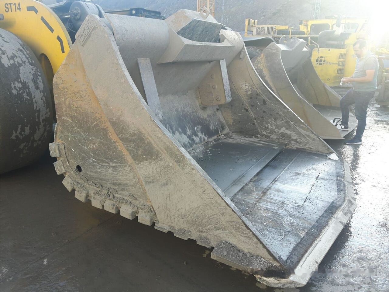 Atlas Copco Underground Mining Bucket(Push-Blade) - Godet pour chargeur: photos 1 Atlas Copco Underground Mining Bucket(Push-Blade) - Godet pour chargeur: photos 1