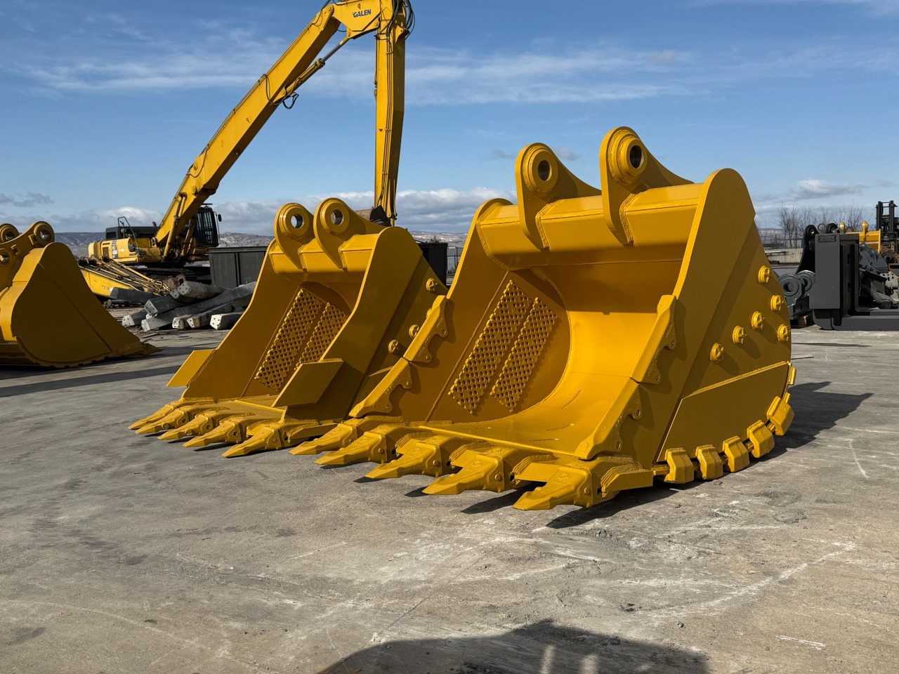 CAT 349 Armored Heavy Duty Bucket - Godet pour pelle pour Pelle sur chenille: photos 5 CAT 349 Armored Heavy Duty Bucket - Godet pour pelle pour Pelle sur chenille: photos 5