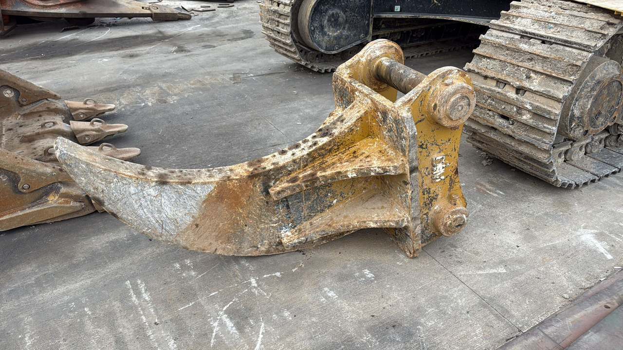 CATERPILLAR 336 Ripper from STOCK - Ripper pour Pelle sur chenille: photos 1 CATERPILLAR 336 Ripper from STOCK - Ripper pour Pelle sur chenille: photos 1