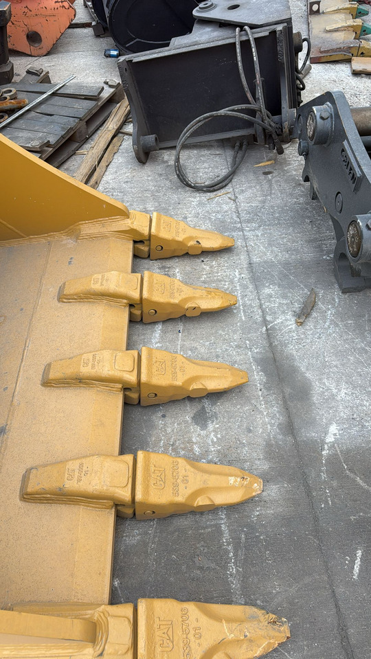 CATERPILLAR 352 General Purpose Bucket - Godet pour pelle: photos 3 CATERPILLAR 352 General Purpose Bucket - Godet pour pelle: photos 3