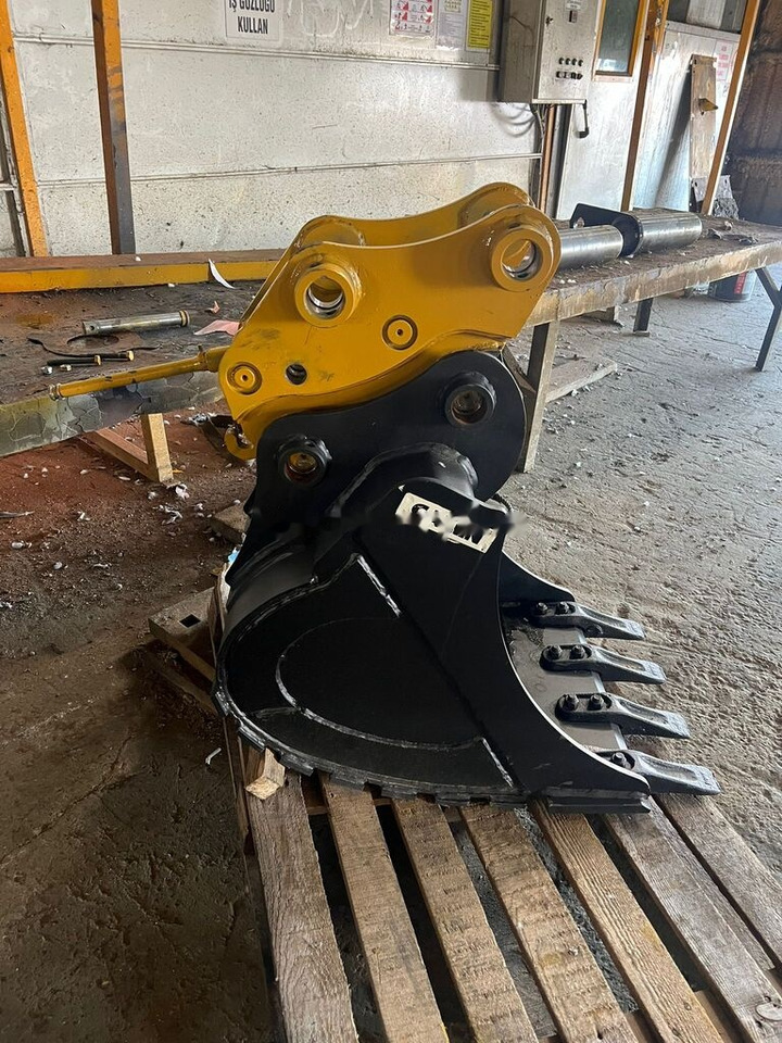 Caterpillar 305 Digging Bucket - Godet pour pelle: photos 2 Caterpillar 305 Digging Bucket - Godet pour pelle: photos 2