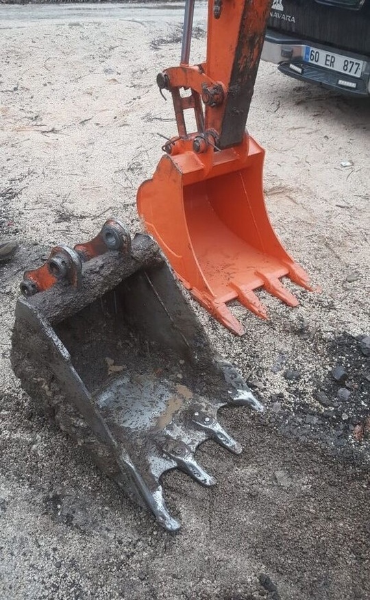 Hitachi ZX48 - Godet pour pelle: photos 5 Hitachi ZX48 - Godet pour pelle: photos 5