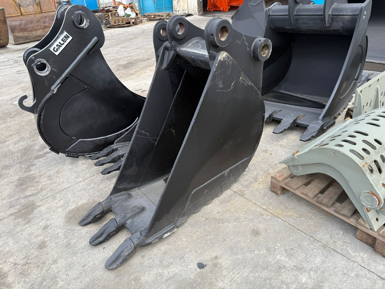 Komatsu PC200 - Godet pour pelle pour Engins de chantier: photos 3 Komatsu PC200 - Godet pour pelle pour Engins de chantier: photos 3