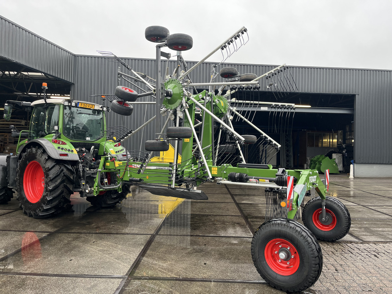 FENDT Former 880 - Faneuse: photos 1 FENDT Former 880 - Faneuse: photos 1