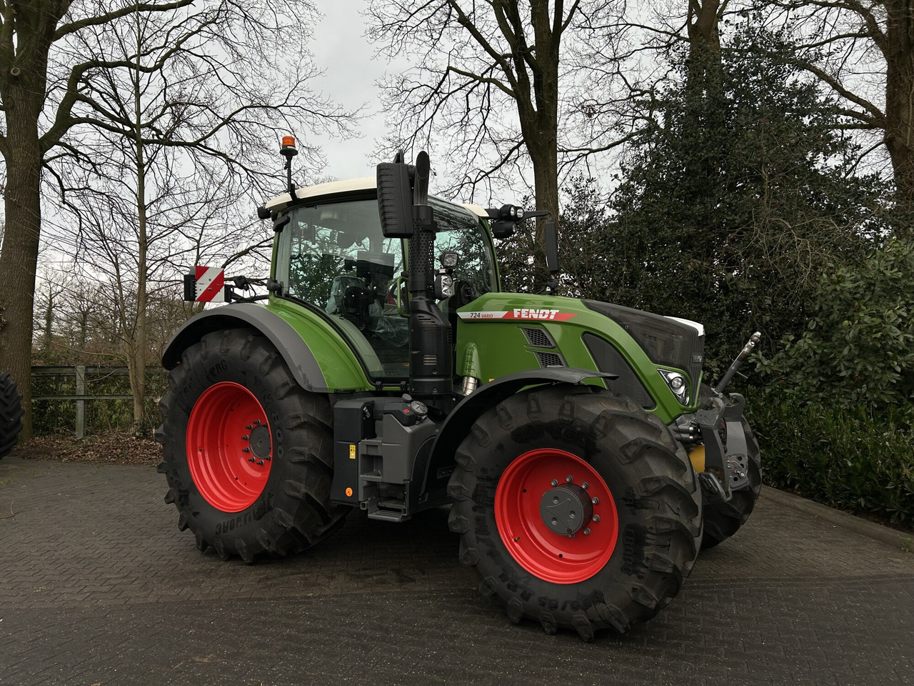 Fendt 724 Vario Gen6 ProfiPlus setting 2 - Tracteur agricole: photos 3 Fendt 724 Vario Gen6 ProfiPlus setting 2 - Tracteur agricole: photos 3