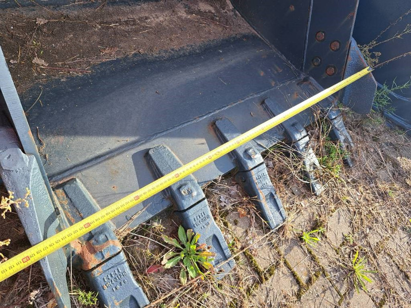 Hyundai Exacavator Digging Bucket 140, 6N4-37000 - Godet pour Engins de chantier: photos 2 Hyundai Exacavator Digging Bucket 140, 6N4-37000 - Godet pour Engins de chantier: photos 2