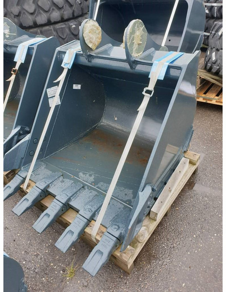 Hyundai Excavator digging bucket 140, 61K4-30101 - Godet pour Engins de chantier: photos 4 Hyundai Excavator digging bucket 140, 61K4-30101 - Godet pour Engins de chantier: photos 4