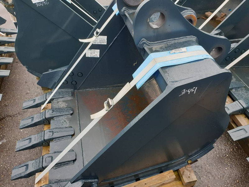 Hyundai Excavator digging bucket 140, 61K4-30501 - Godet pour Engins de chantier: photos 2 Hyundai Excavator digging bucket 140, 61K4-30501 - Godet pour Engins de chantier: photos 2