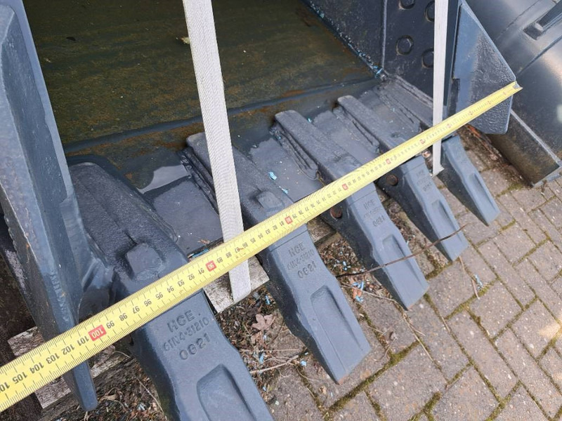 Hyundai Excavator digging bucket 140, 61K4-30501 - Godet pour Engins de chantier: photos 3 Hyundai Excavator digging bucket 140, 61K4-30501 - Godet pour Engins de chantier: photos 3