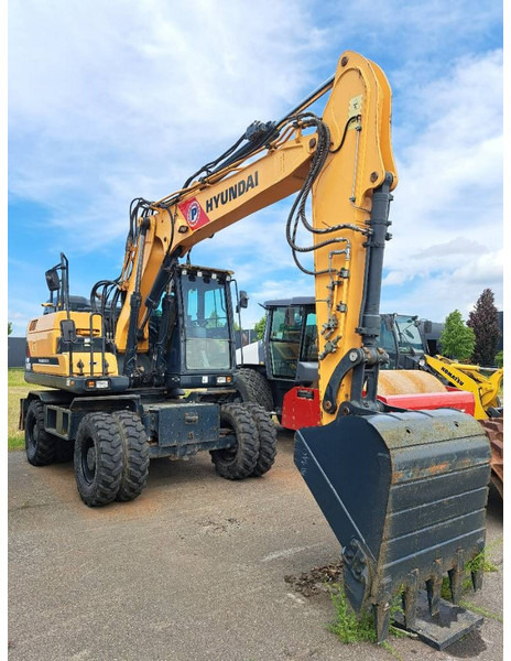 Hyundai HW 140 - Pelle sur pneus: photos 5 Hyundai HW 140 - Pelle sur pneus: photos 5