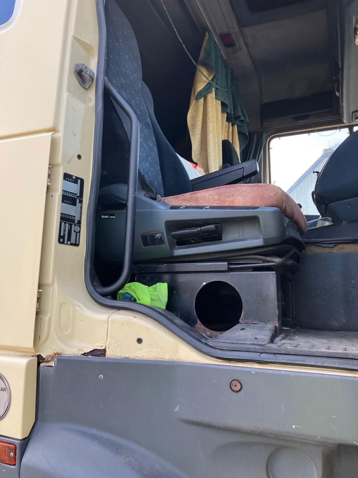 DAF XF 95 430 Platform - Camion plateau: photos 5 DAF XF 95 430 Platform - Camion plateau: photos 5