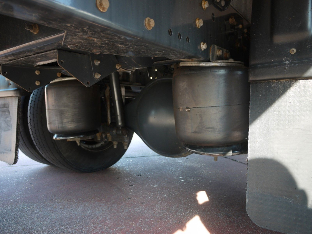 Camion frigorifique Iveco 120E18 EUROCARGO KUHLKOFFER CARRIER SUPRA 550: photos 17