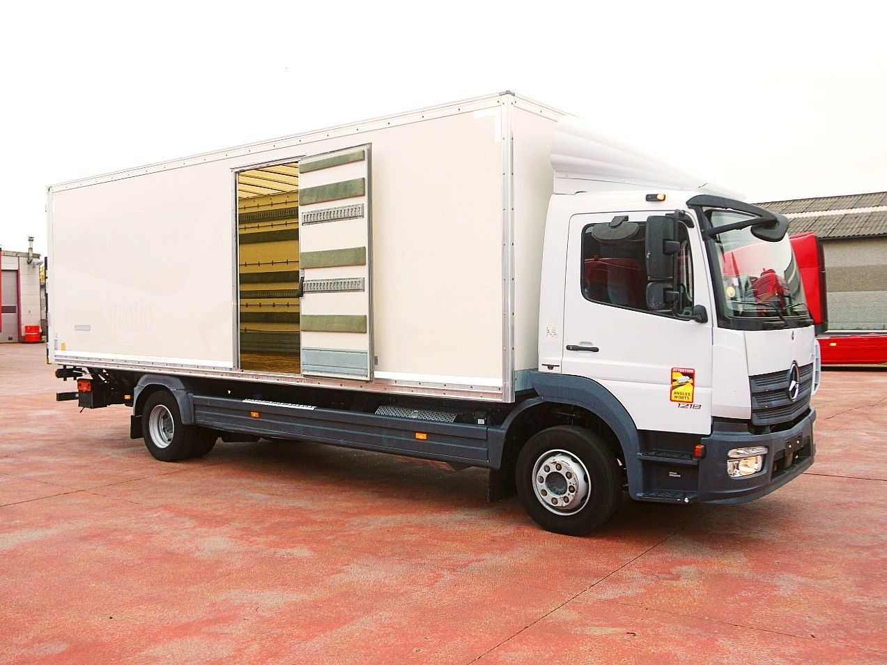 Mercedes-Benz 1218 ATEGO MEUBEL KOFFER A/C 124 Tkm - Camion fourgon: photos 3 Mercedes-Benz 1218 ATEGO MEUBEL KOFFER A/C 124 Tkm - Camion fourgon: photos 3