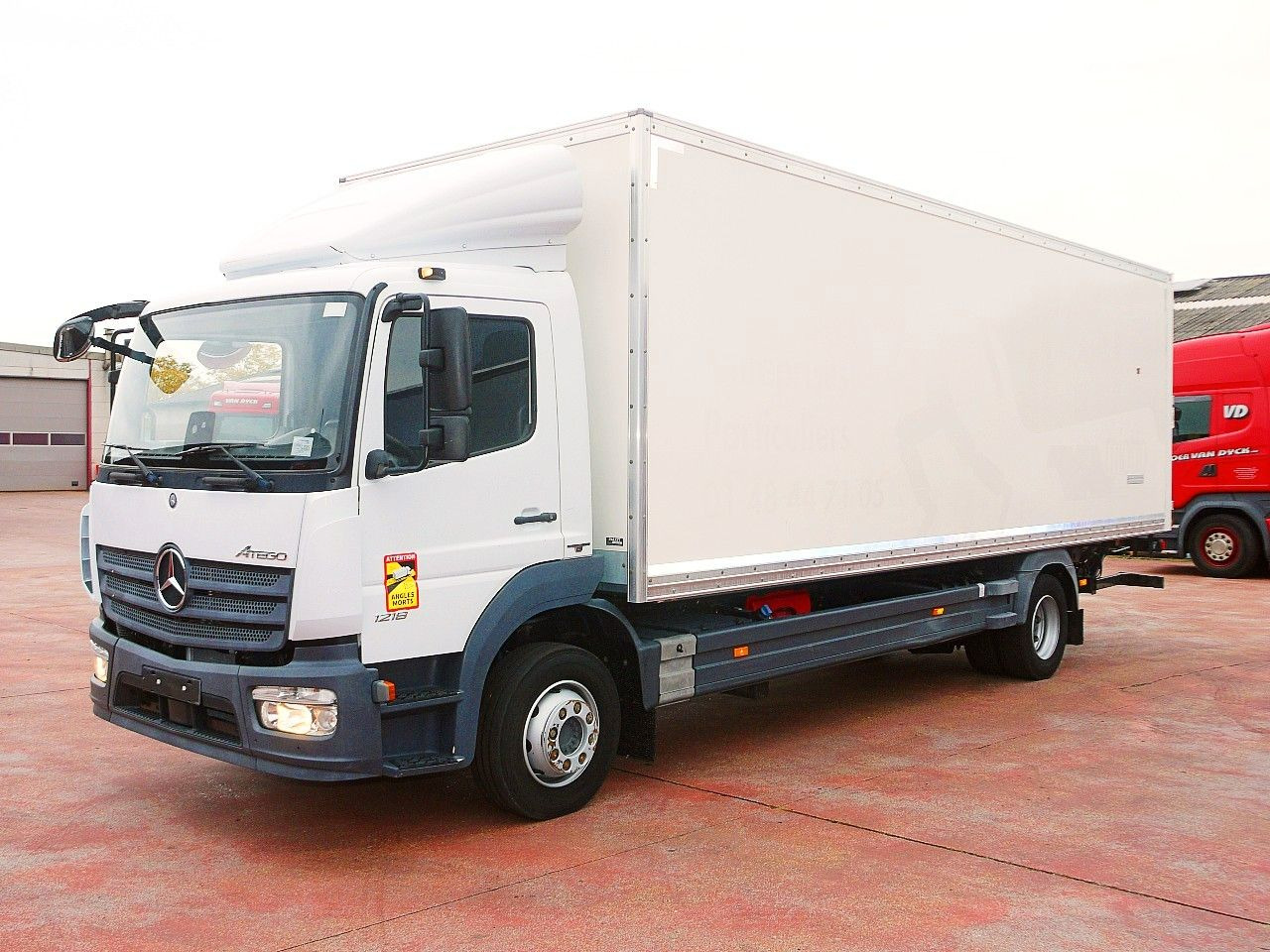 Mercedes-Benz 1218 ATEGO MEUBEL KOFFER A/C 124 Tkm - Camion fourgon: photos 4 Mercedes-Benz 1218 ATEGO MEUBEL KOFFER A/C 124 Tkm - Camion fourgon: photos 4