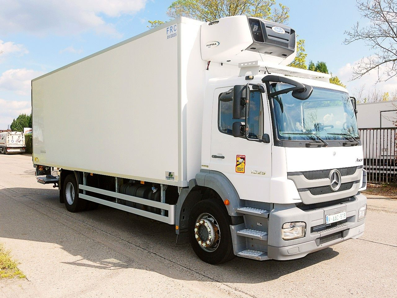 Mercedes-Benz 1829 AXOR FLEISHBAHNEN KUHKOFFER CARRIER SUPRA - Camion frigorifique, Camion grue: photos 3 Mercedes-Benz 1829 AXOR FLEISHBAHNEN KUHKOFFER CARRIER SUPRA - Camion frigorifique, Camion grue: photos 3