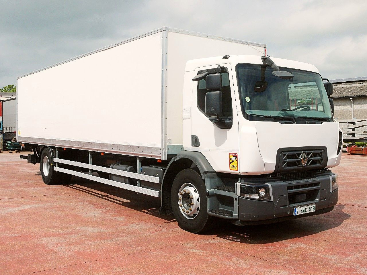 Renault D 19.280 MEUBEL KOFFER LADEBORDWAND 180tkm - Camion fourgon: photos 2 Renault D 19.280 MEUBEL KOFFER LADEBORDWAND 180tkm - Camion fourgon: photos 2