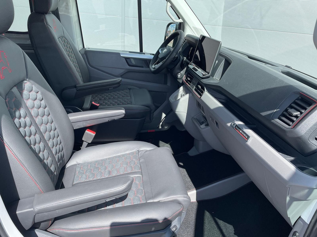 Voiture MAN TGE 3.200 L3H2 MIXTO 4x4 Individual S ACC STHZ: photos 15