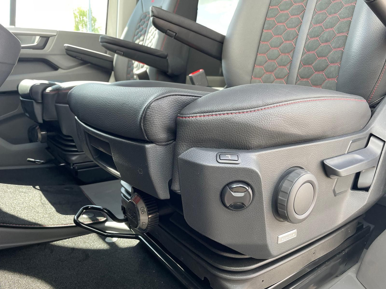 Voiture MAN TGE 3.200 L3H2 MIXTO 4x4 Individual S ACC STHZ: photos 33