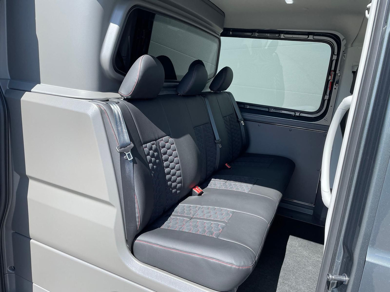 Fourgon utilitaire, Utilitaire double cabine MAN TGE 3.200 L3H2 MIXTO 4x4 Individual S ACC STHZ: photos 11