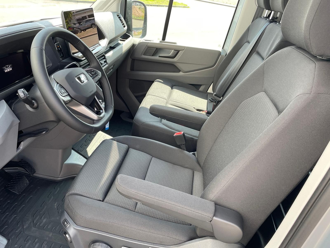 Véhicule utilitaire MAN TGE 3.180 L3H3 Kasten 4x4 ACC LED NAVI: photos 32