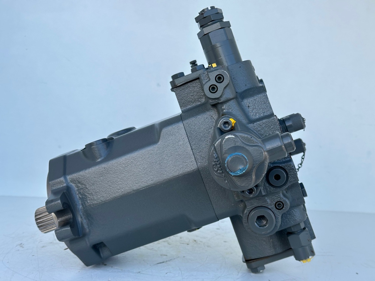 LIEBHERR - LINDE Original Hydromotor Typ:HMF75-02 2560 G 03 mit ID-Nr.10007106. A914 B-LI, A914 LI, A924 B-LI, A924 LI, MG15, MBG12, MG20, MFG10, BG12H #HYX293G00103# - Moteur hydraulique pour Pelle sur pneus: photos 5 LIEBHERR - LINDE Original Hydromotor Typ:HMF75-02 2560 G 03 mit ID-Nr.10007106. A914 B-LI, A914 LI, A924 B-LI, A924 LI, MG15, MBG12, MG20, MFG10, BG12H #HYX293G00103# - Moteur hydraulique pour Pelle sur pneus: photos 5