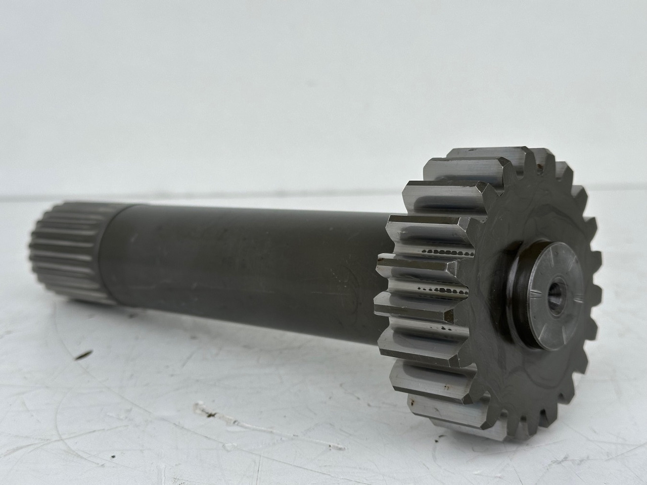 Liebherr Antriebswelle ID-Nr.9443786 - ID-Nr.944378603. FAT550 FAT550P046. A900, LH120, LH150, E974, ER974, LOS1976, LOS-413, R964, R966, R970, R974, R976, R980, R984. #944378603.2374# - Demi arbre pour Engins de chantier: photos 1 Liebherr Antriebswelle ID-Nr.9443786 - ID-Nr.944378603. FAT550 FAT550P046. A900, LH120, LH150, E974, ER974, LOS1976, LOS-413, R964, R966, R970, R974, R976, R980, R984. #944378603.2374# - Demi arbre pour Engins de chantier: photos 1