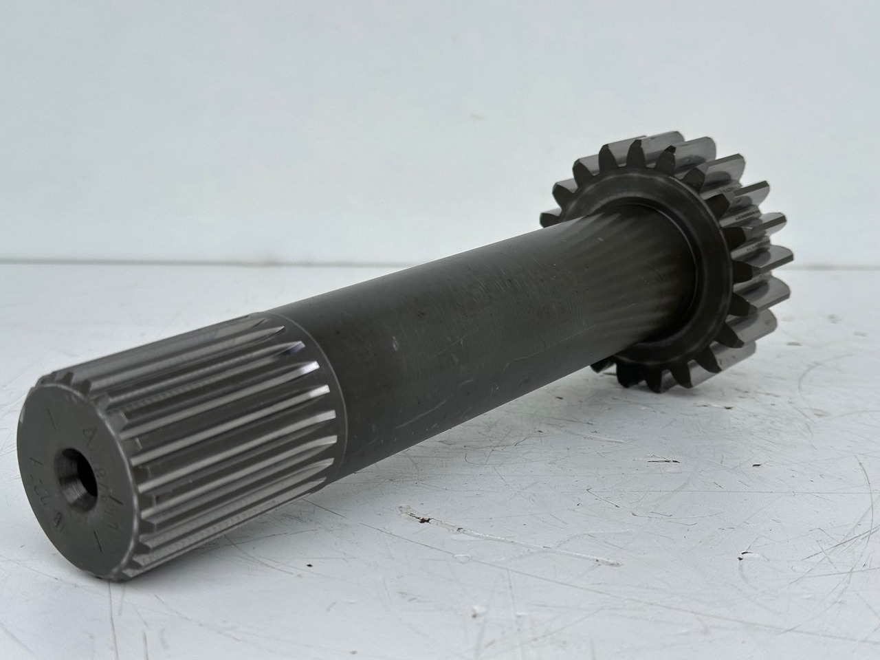 Liebherr Antriebswelle ID-Nr.9443786 - ID-Nr.944378603. FAT550 FAT550P046. A900, LH120, LH150, E974, ER974, LOS1976, LOS-413, R964, R966, R970, R974, R976, R980, R984. #944378603.2374# - Demi arbre pour Engins de chantier: photos 2 Liebherr Antriebswelle ID-Nr.9443786 - ID-Nr.944378603. FAT550 FAT550P046. A900, LH120, LH150, E974, ER974, LOS1976, LOS-413, R964, R966, R970, R974, R976, R980, R984. #944378603.2374# - Demi arbre pour Engins de chantier: photos 2