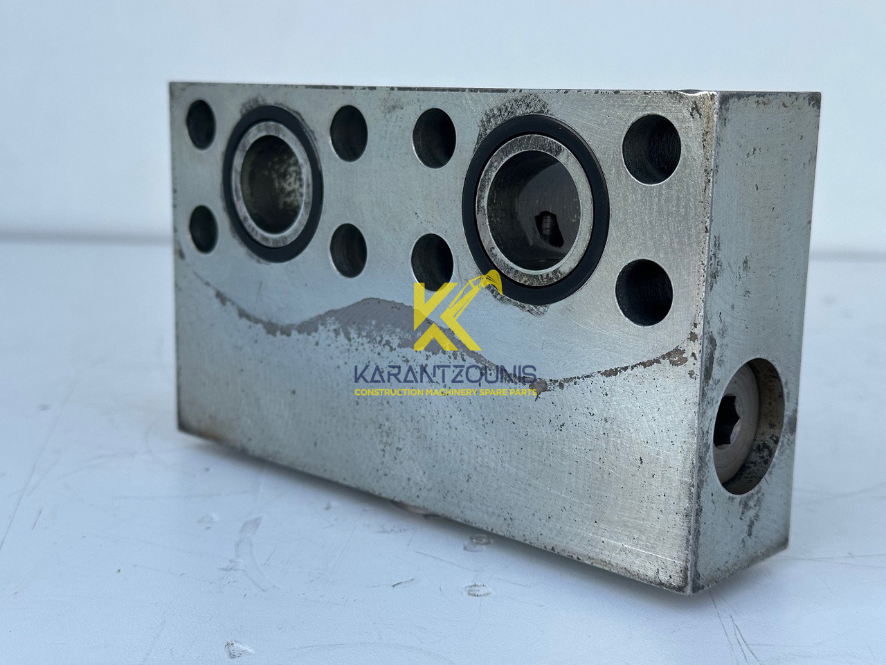 Liebherr Dämpfungsventil ID-Nr.10121777. P924 COMP, P926, R926, R916, R922, R924 COMP, R924, R926 COMP, R926, R930, R936, R946, R950 T, R960 T. #10121777.43199# - Moteur de rotation pour Engins de chantier: photos 3 Liebherr Dämpfungsventil ID-Nr.10121777. P924 COMP, P926, R926, R916, R922, R924 COMP, R924, R926 COMP, R926, R930, R936, R946, R950 T, R960 T. #10121777.43199# - Moteur de rotation pour Engins de chantier: photos 3