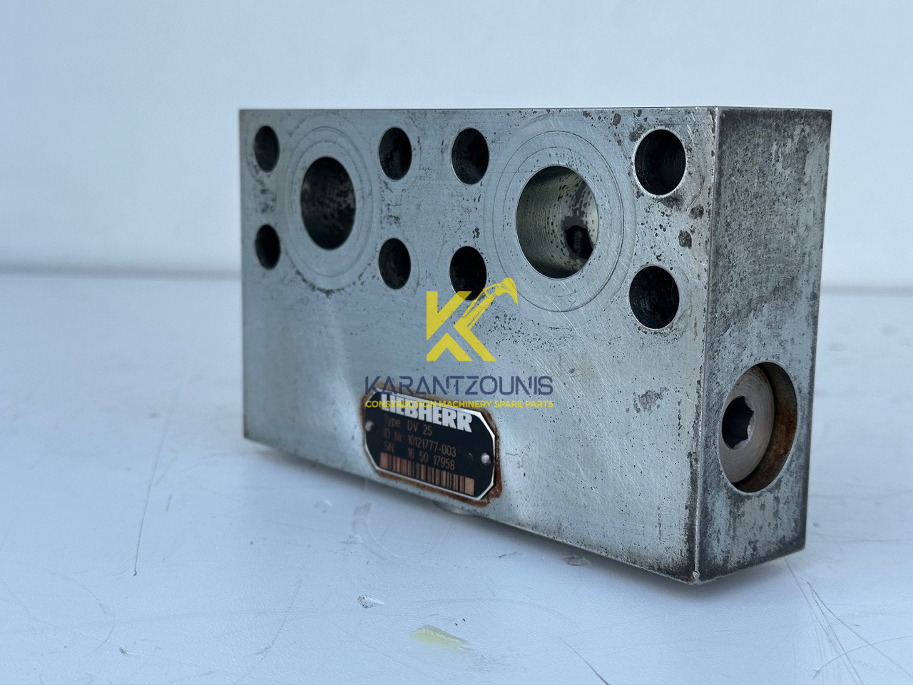 Liebherr Dämpfungsventil ID-Nr.10121777. P924 COMP, P926, R926, R916, R922, R924 COMP, R924, R926 COMP, R926, R930, R936, R946, R950 T, R960 T. #10121777.43199# - Moteur de rotation pour Engins de chantier: photos 1 Liebherr Dämpfungsventil ID-Nr.10121777. P924 COMP, P926, R926, R916, R922, R924 COMP, R924, R926 COMP, R926, R930, R936, R946, R950 T, R960 T. #10121777.43199# - Moteur de rotation pour Engins de chantier: photos 1