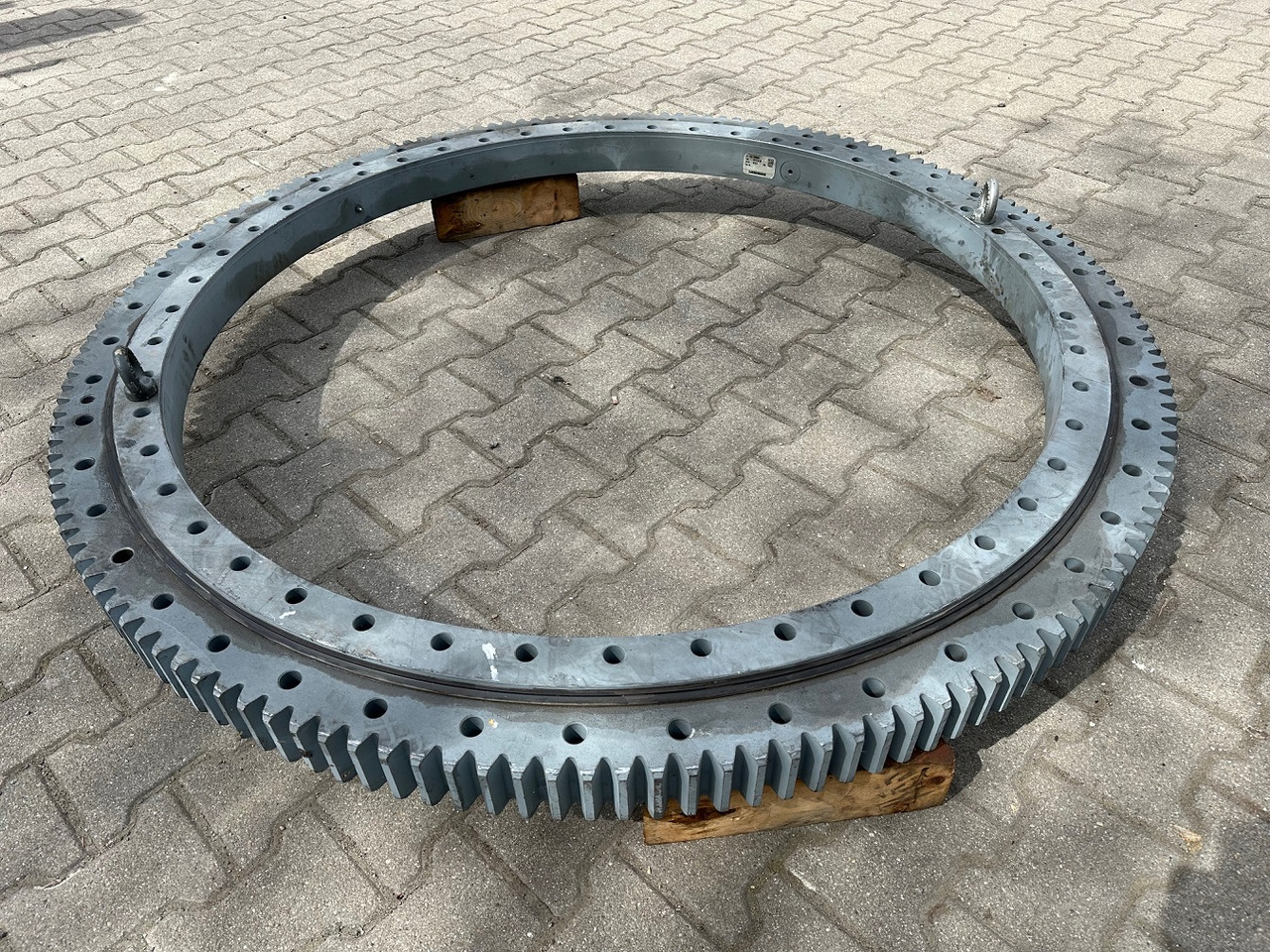 Liebherr Drehkranz - Kugeldrehverbindung Typ:KUD75 VA 007. ID-Nr.982860001. #10014# - Couronne d'orientation pour Engins de chantier: photos 1 Liebherr Drehkranz - Kugeldrehverbindung Typ:KUD75 VA 007. ID-Nr.982860001. #10014# - Couronne d'orientation pour Engins de chantier: photos 1