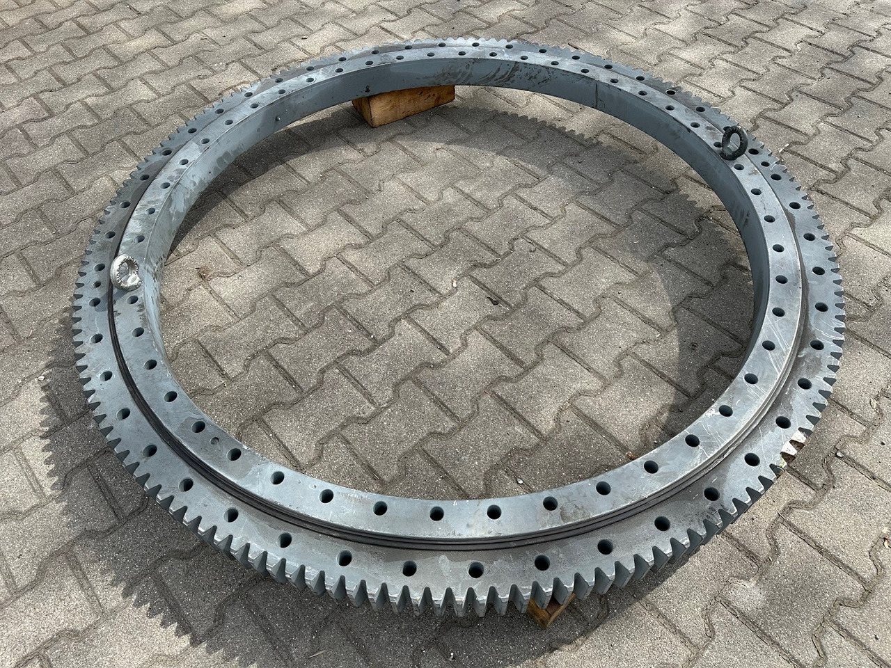 Liebherr Drehkranz - Kugeldrehverbindung Typ:KUD75 VA 007. ID-Nr.982860001. #10014# - Couronne d'orientation pour Engins de chantier: photos 3 Liebherr Drehkranz - Kugeldrehverbindung Typ:KUD75 VA 007. ID-Nr.982860001. #10014# - Couronne d'orientation pour Engins de chantier: photos 3
