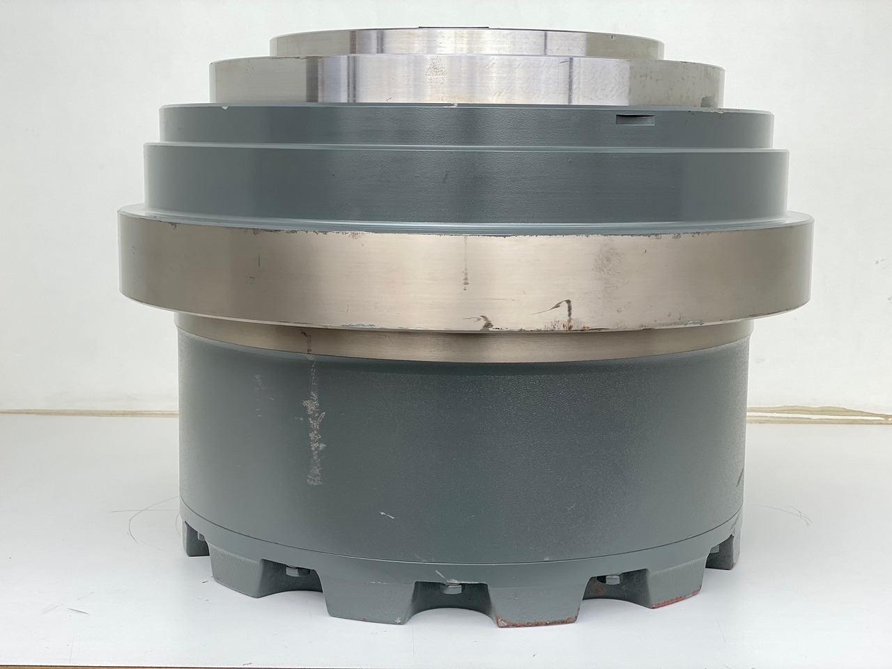 Liebherr Fahrantrieb FAT450P135, ID-Nr.90211932 - ID-Nr.90211933. ER944, R940, R944, R945, R946, R950, R960 T. #159-03# - Moteur de translation pour Pelle sur chenille: photos 2 Liebherr Fahrantrieb FAT450P135, ID-Nr.90211932 - ID-Nr.90211933. ER944, R940, R944, R945, R946, R950, R960 T. #159-03# - Moteur de translation pour Pelle sur chenille: photos 2